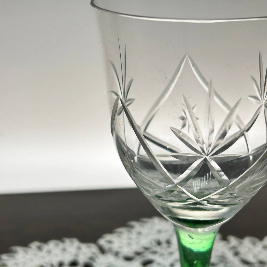 Бокалы из хрусталя с цвет ножками, алмазная грань руч работы. Винтаж. Цена за пару. Скол. Картинка 3